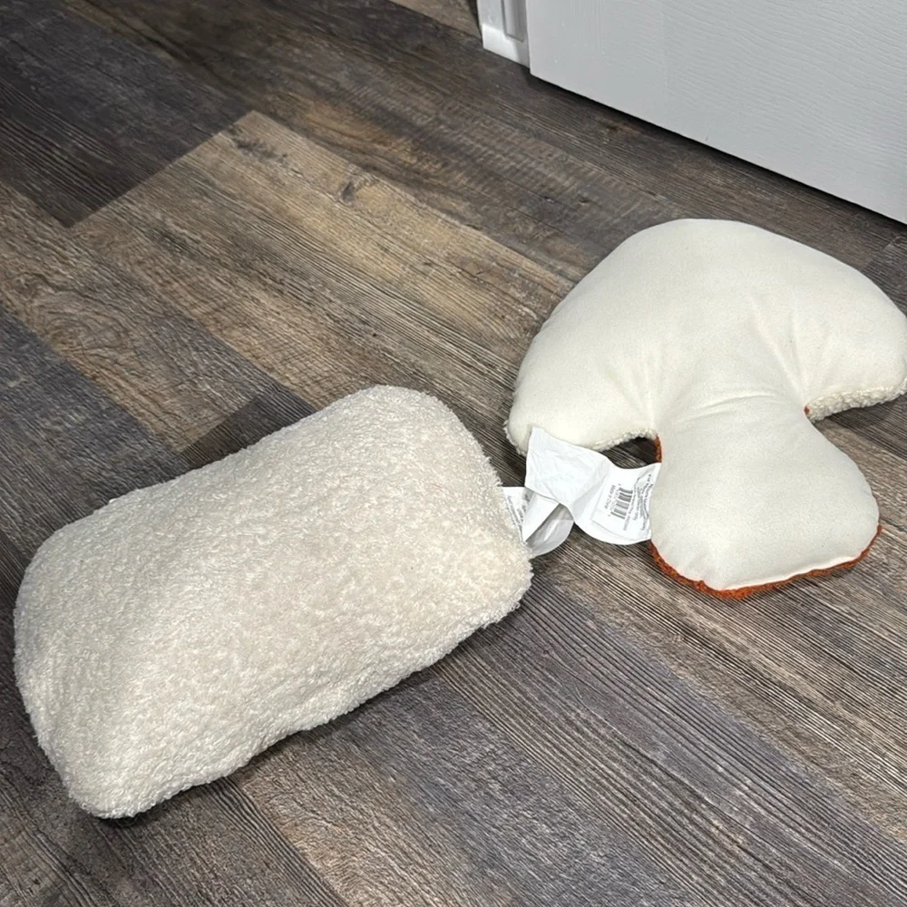2 decorative shaped pillows